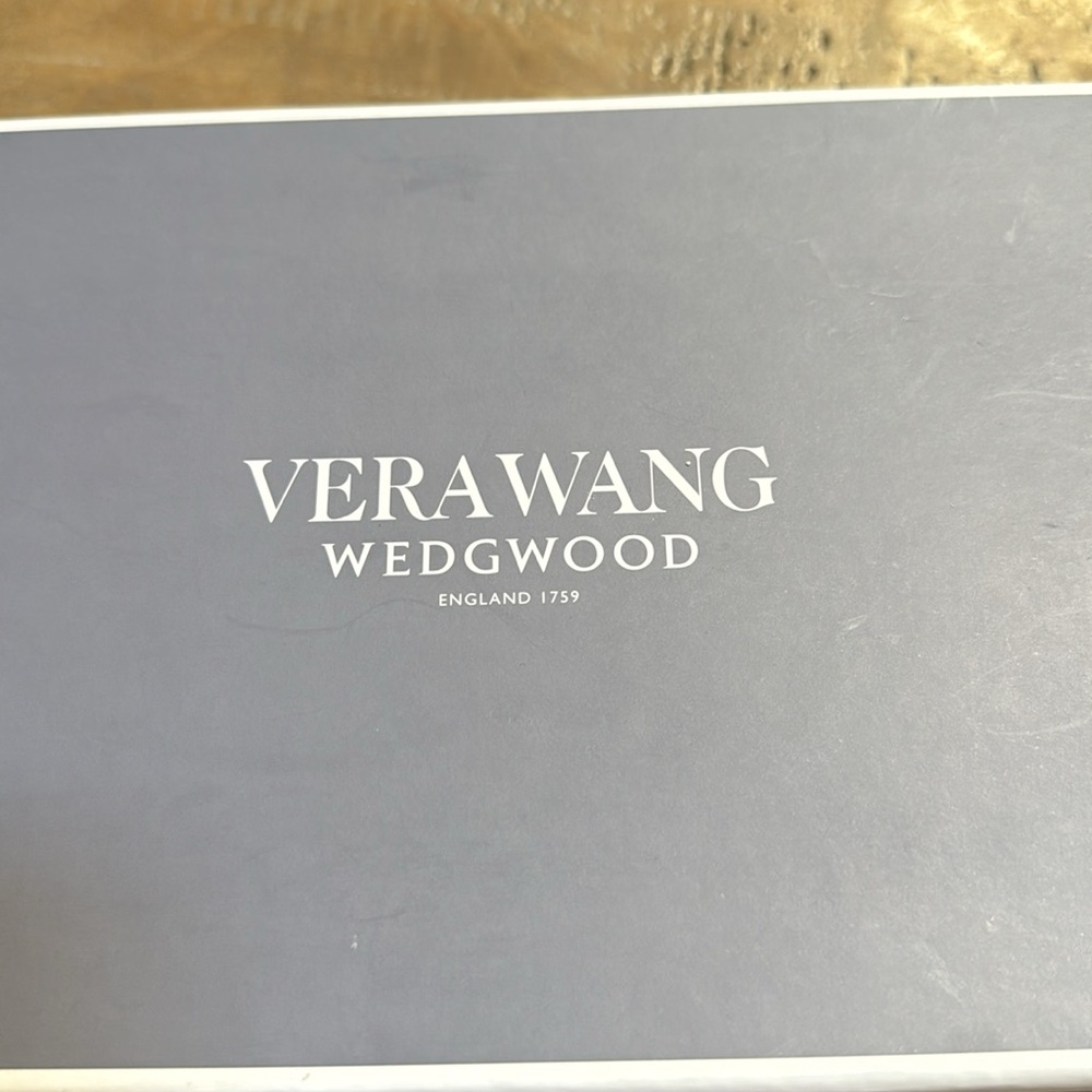 Vera Wang Love Knots cake set - Picture 2 of 3
